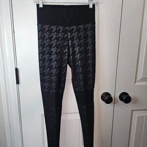KoKoon Black Houndstooth Faux leather leggings SZ XS